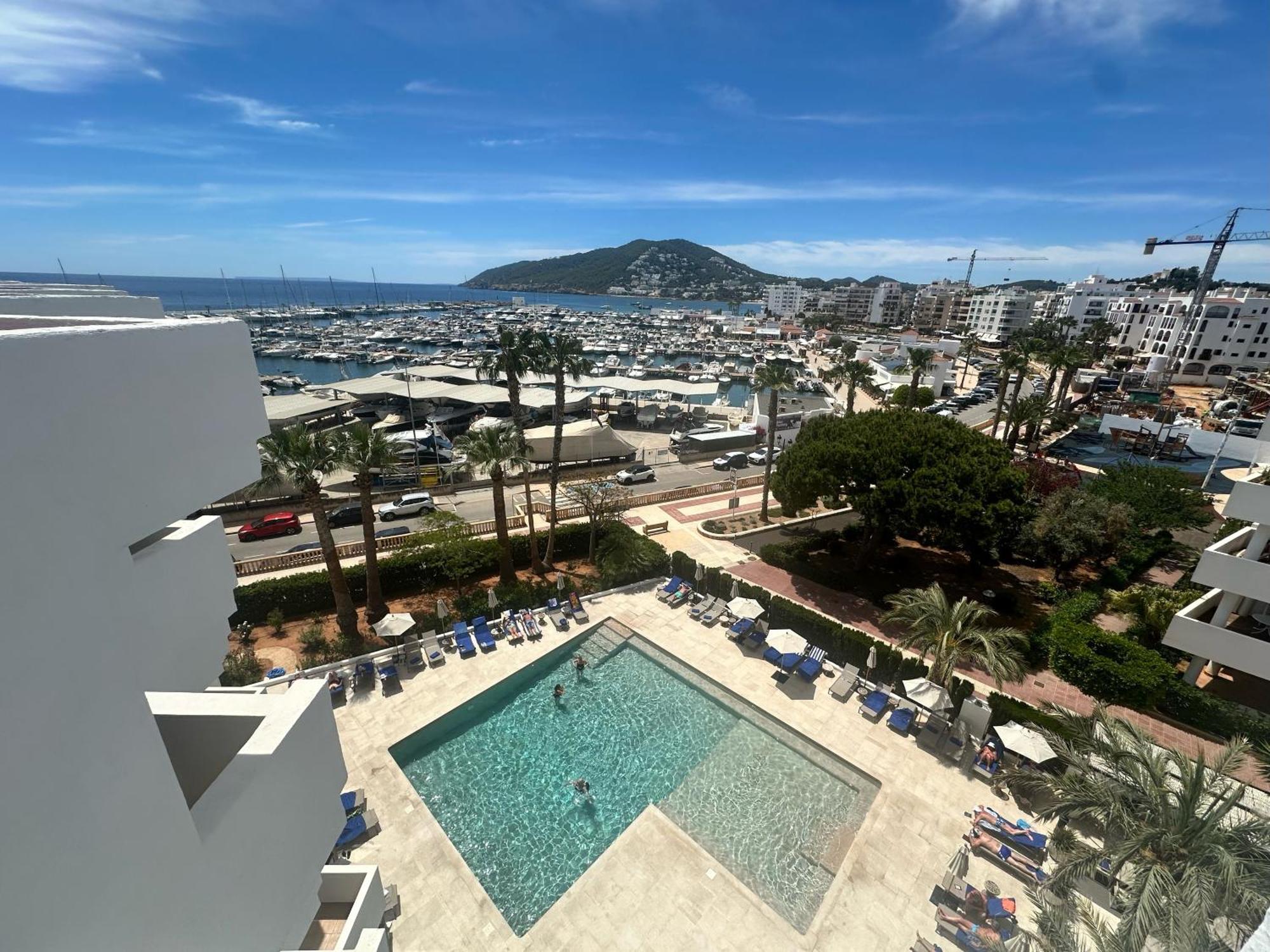 Hotel Tres Torres Santa Eularia des Riu Zewnętrze zdjęcie